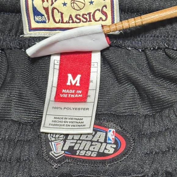 🔥🔥🔥Mitchell & Ness Men Chicago Bulls Retro Shorts – Size: Medium🔥🔥🔥 - Picture 3 of 9